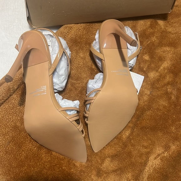 Heels - Picture 3 of 4